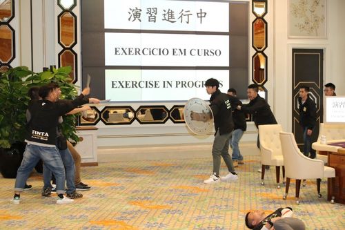 澳门研究生论坛和女子持械打砸多辆车与女子持械打砸多辆车视频