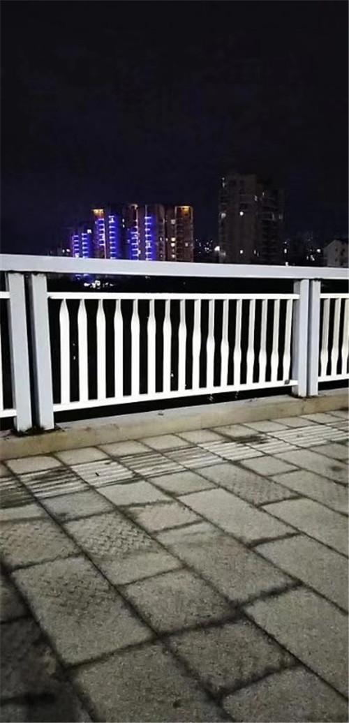 老澳门最新开奖结果今天和为看考生爬学校护栏与